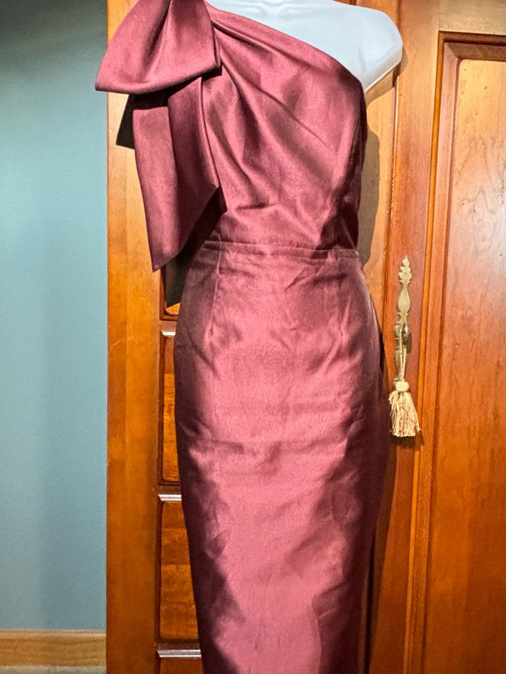 ALFRED SUNG One-Shoulder Wine Satin Sheath Dress with Shoulder Bow